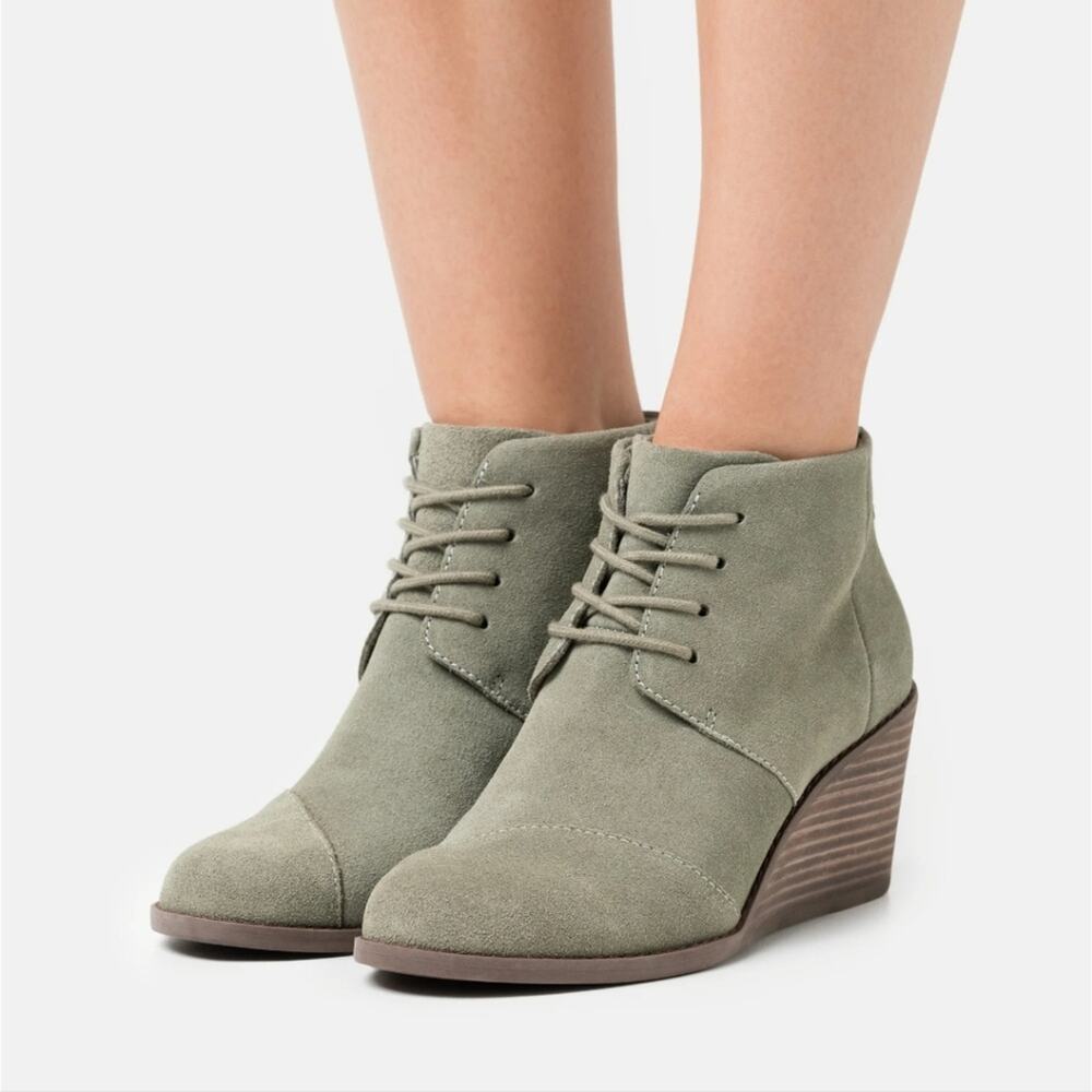 Toms grey suede Hyde wedge bootie SIze 9.5 Excellent used condition